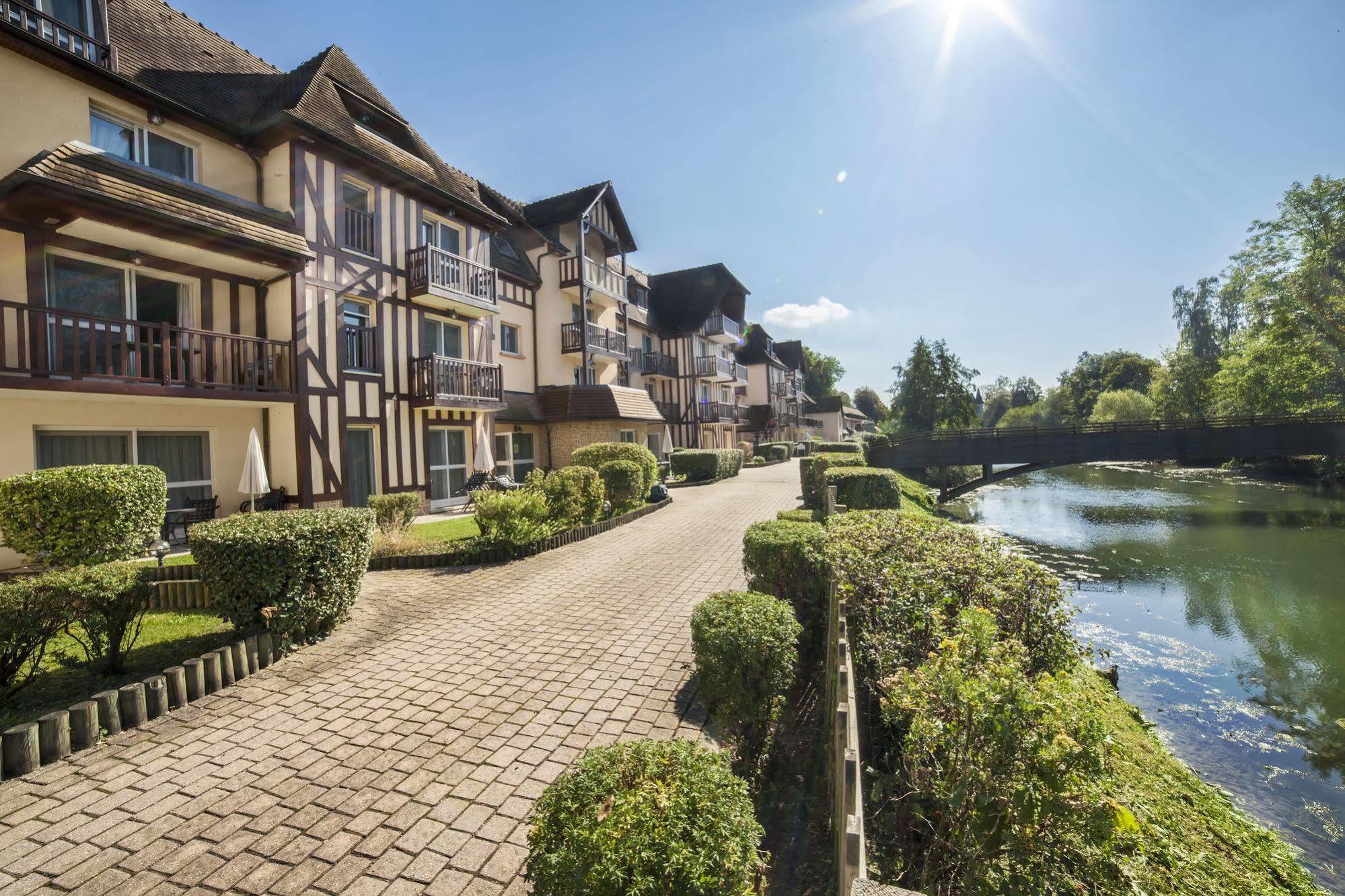 Karma Manoir Des Deux Amants Lejlighedshotel Connelles Eksteriør billede