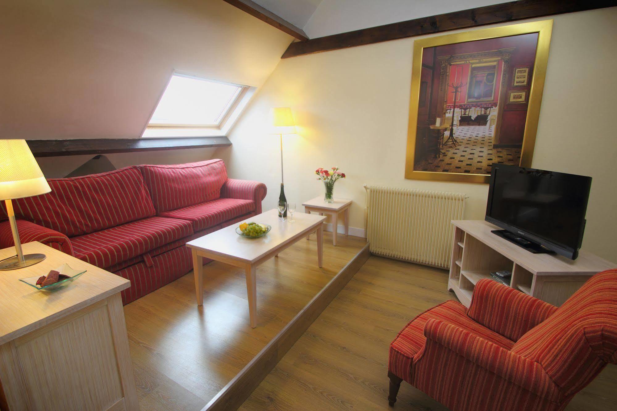 Karma Manoir Des Deux Amants Lejlighedshotel Connelles Eksteriør billede